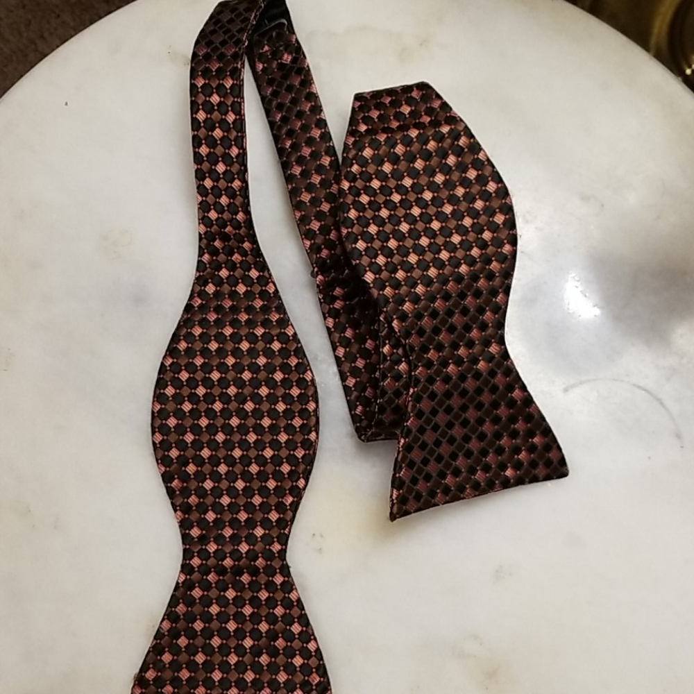 Countess Mara Self tie bowtie